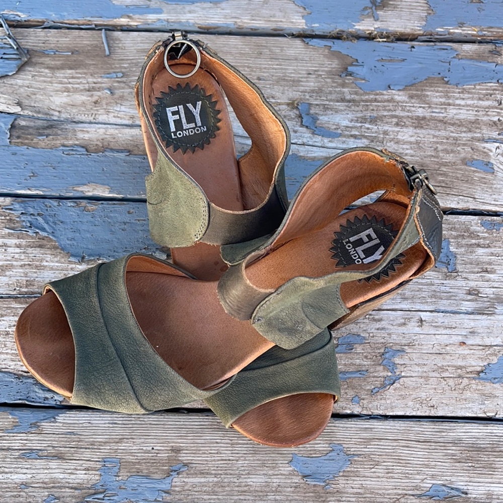 Awesome Fly London Sandals in like new condition